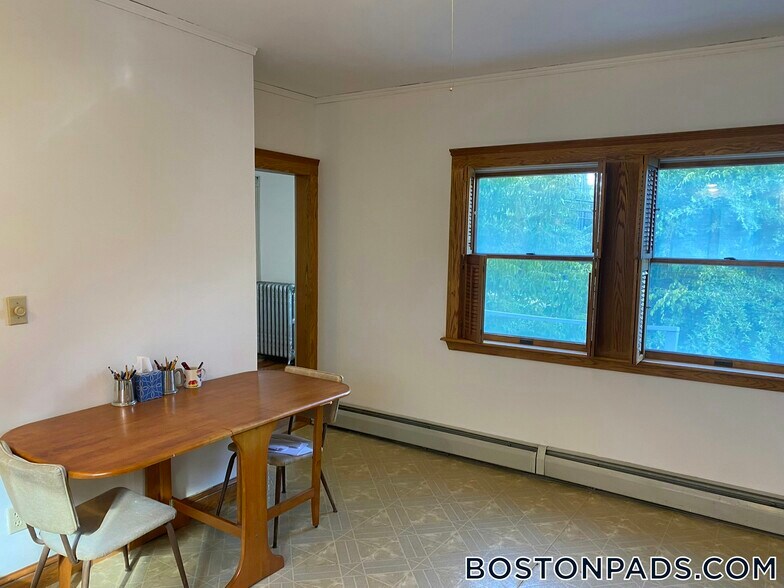 Building Photo - 80 Curtis St