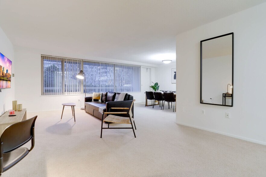 Building Photo - 1600 S Eads St