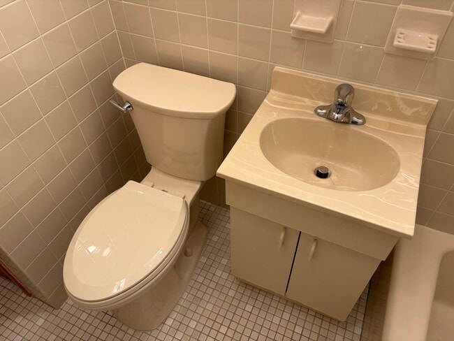 Building Photo - 1356 Roosevelt Ave