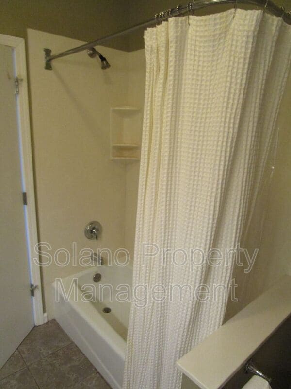 Building Photo - 476 Banning Way