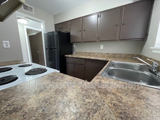 Building Photo - 5580 Apple Blossom Dr