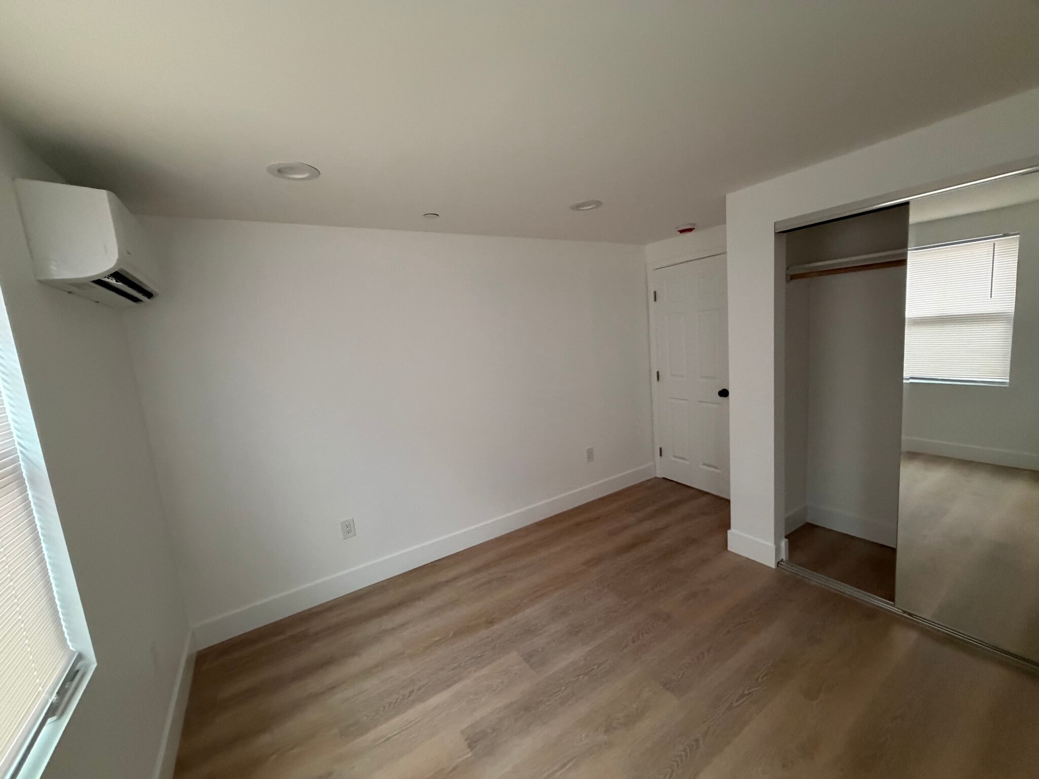 Building Photo - 212 S Orange Ave