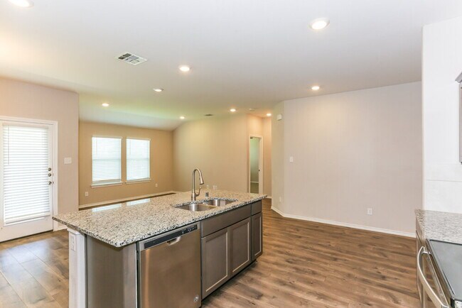 Building Photo - 980 Alton Dr