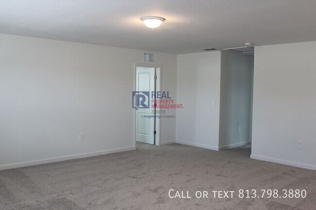 Building Photo - 11225 Sycamore Glen Loop