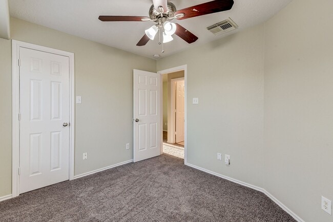 Building Photo - Gorgeous 3bed/2.5bath home!