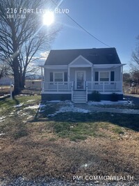 Building Photo - 3 bed/1 bath single family home (available...