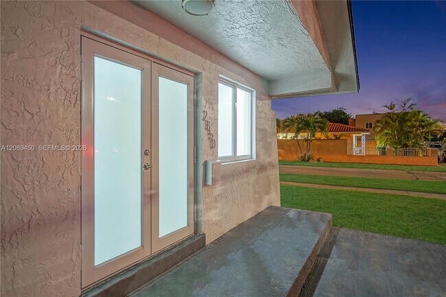 Building Photo - 2850 SW 24th St