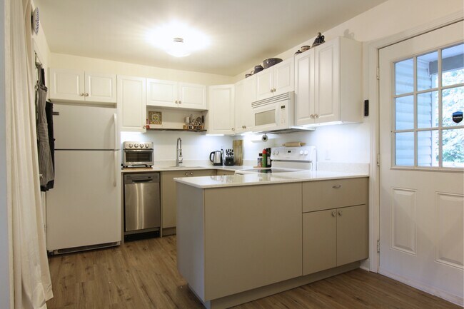 Building Photo - 645 Lischey Ave