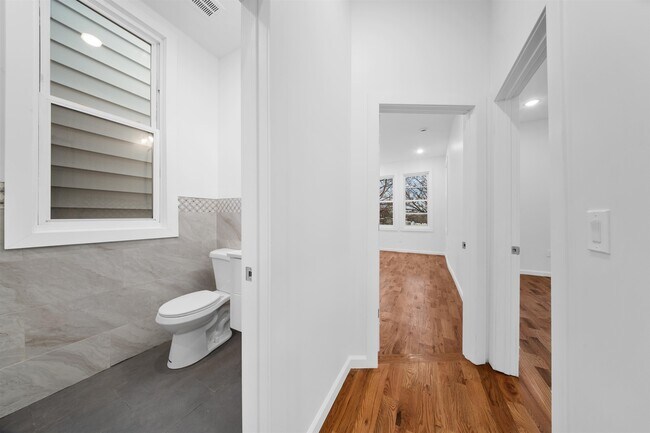 Building Photo - 1111 53rd St