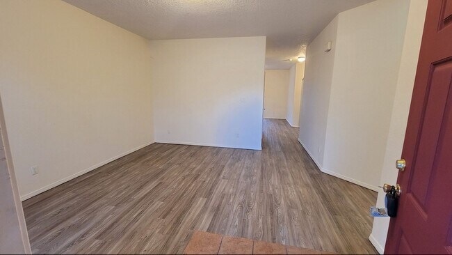 Building Photo - Spacious 4 bedroom in 7 Bar North! Near Cottonwood and Rio Rancho.