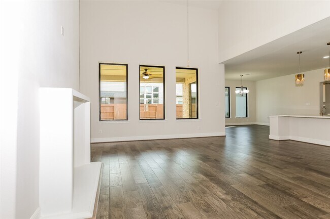 Building Photo - 30627 S Creek Way