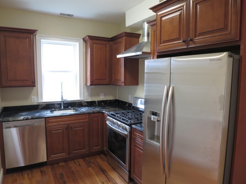 Building Photo - 1131 Broadway