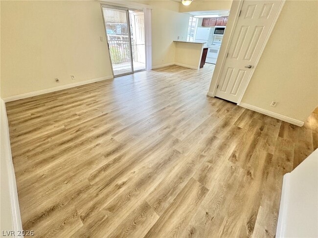 Building Photo - 5422 River Glen Dr