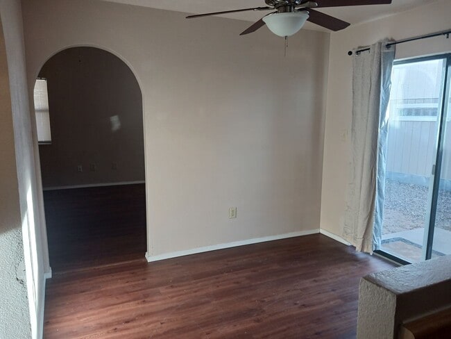 Building Photo - AFFORDABLE & CUTE!