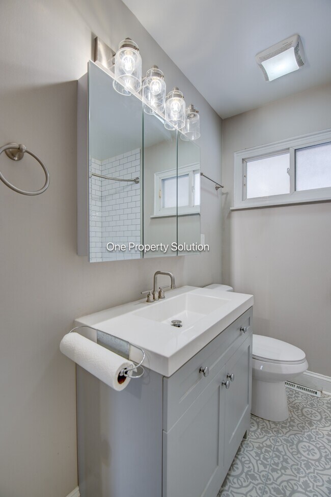 Building Photo - 576 S New Jersey St