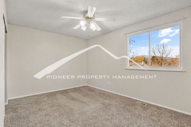 Building Photo - 6590 Montarbor Dr