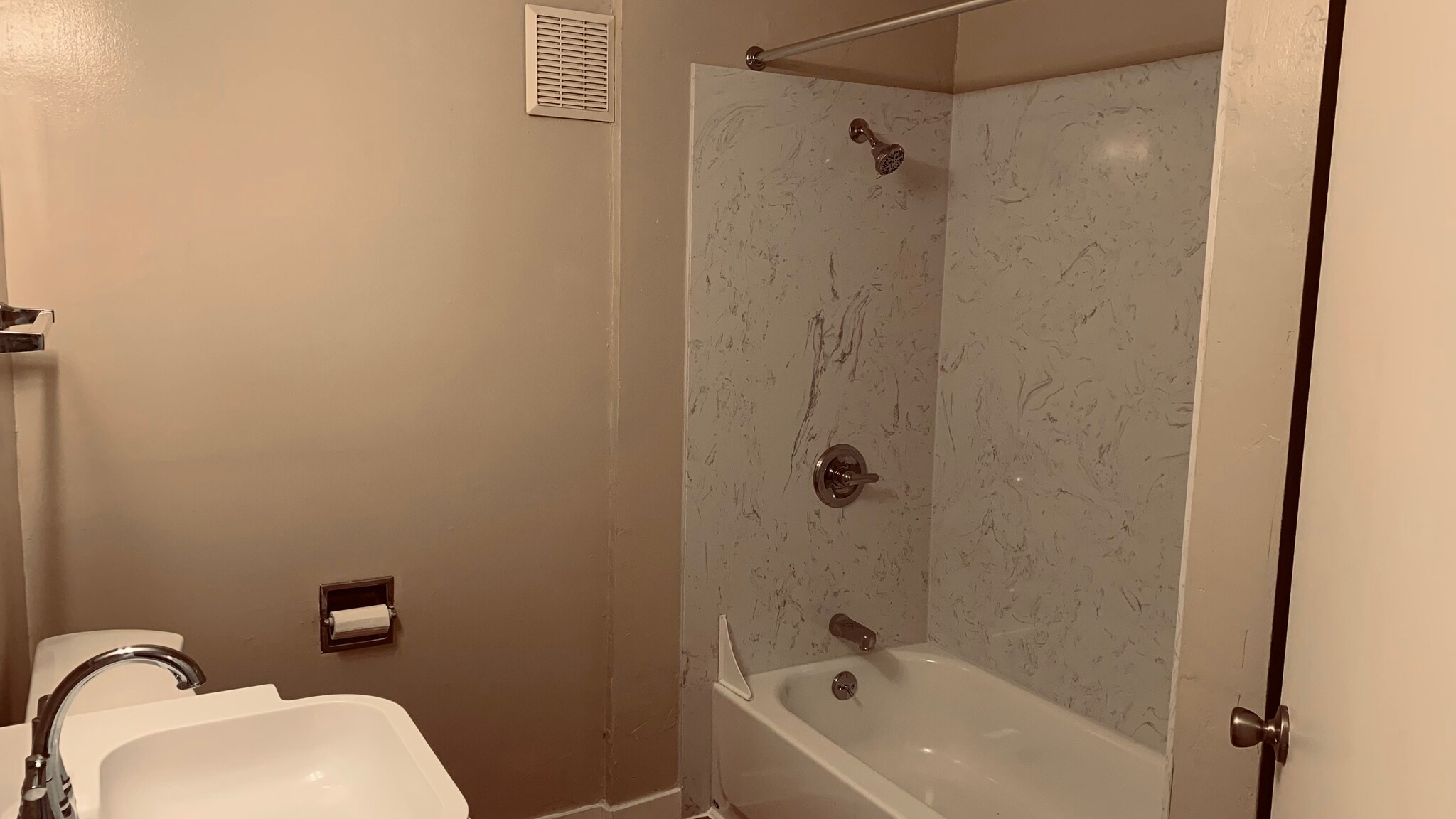 Building Photo - 2047 20th Ave