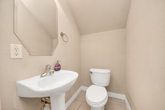 Building Photo - 917 McKinney Park Ln