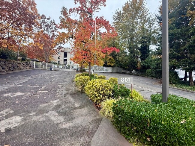 Building Photo - Bokara By The Lake Condo - Renton