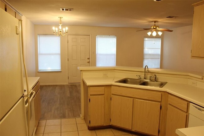 Building Photo - 9702 Nightjar Dr