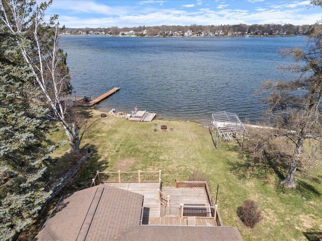 Building Photo - 4500 Island Park Dr