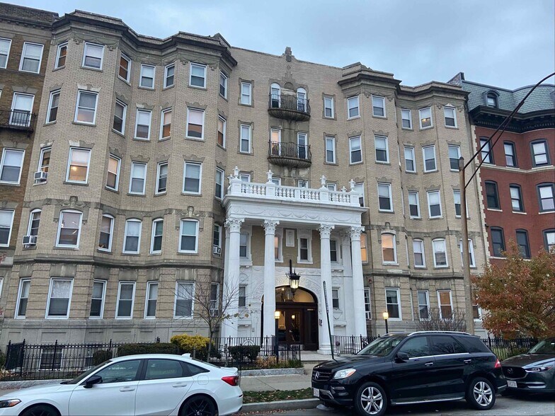 Building Photo - 111 Park Dr