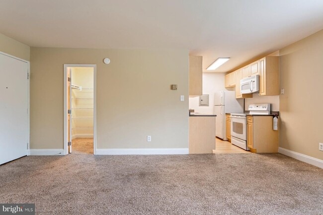 Building Photo - 1009 Chillum Rd