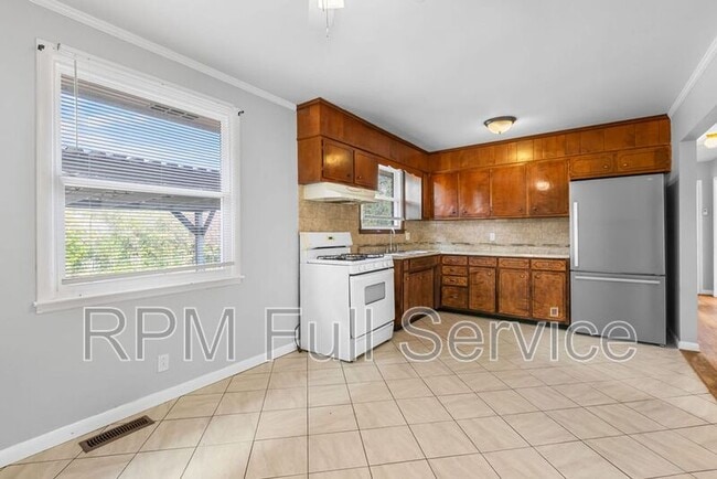 Building Photo - 465 Clearwater Dr