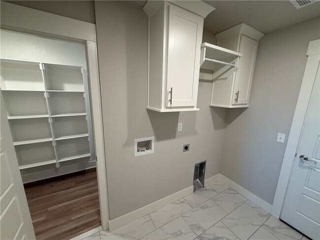 Building Photo - 28 Kincardine Dr