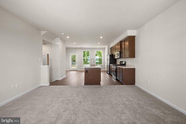 Building Photo - 46 SAND HILLS Dr