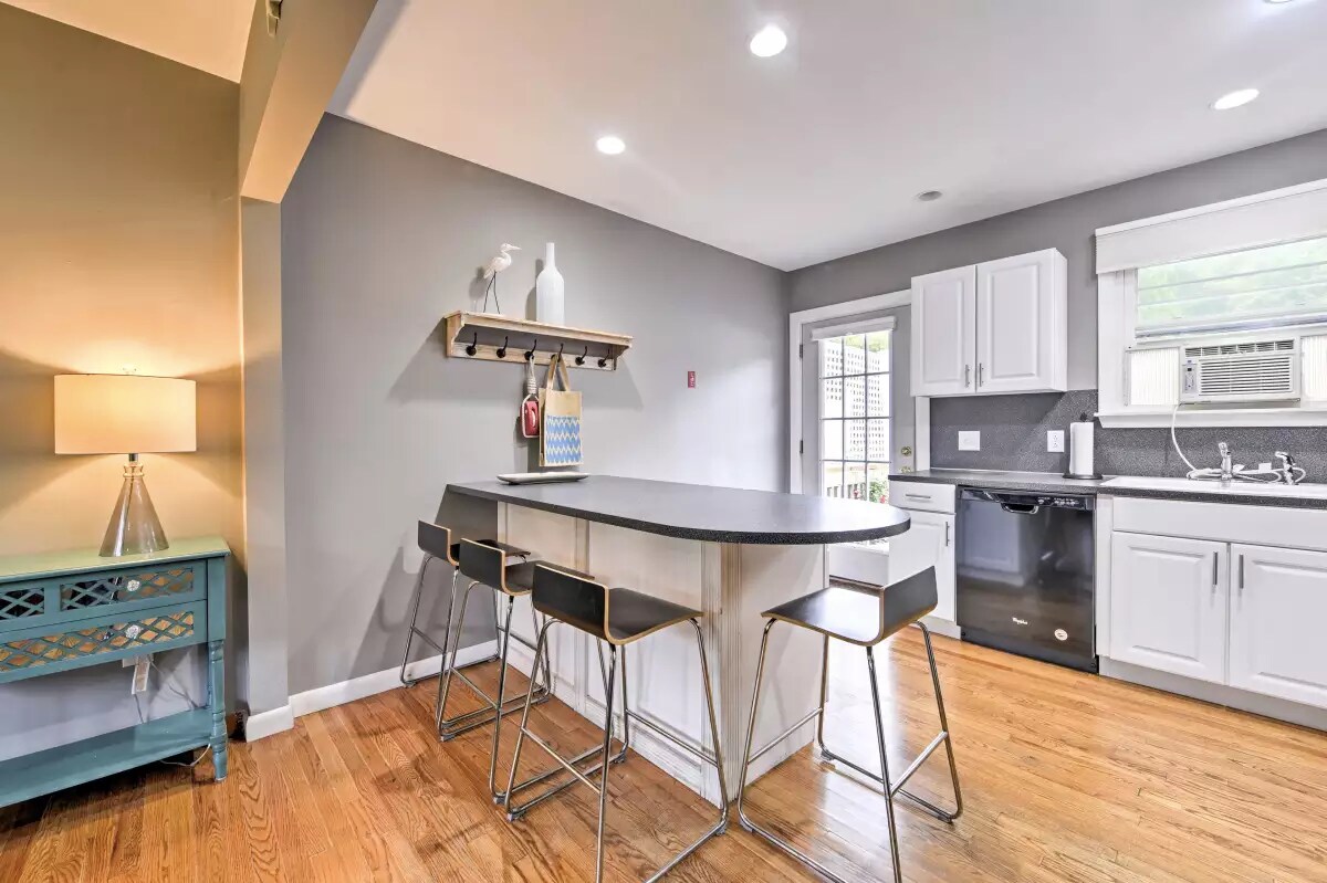 Building Photo - 178 S Pier Rd