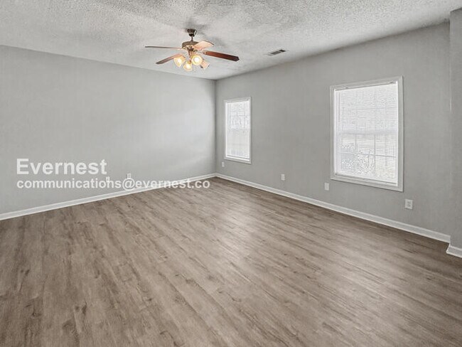 Building Photo - 8641 Thomas Rd