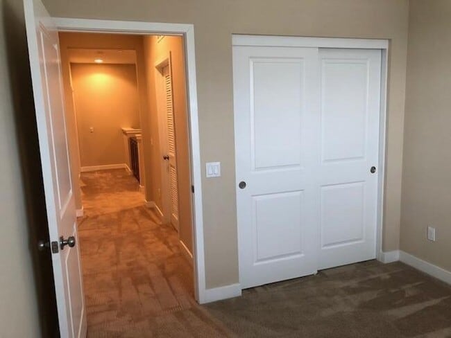 Building Photo - East Ventura - Available Soon: Spacious 4 bedroom Condo