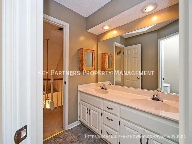 Building Photo - 14281 S Arapaho Dr