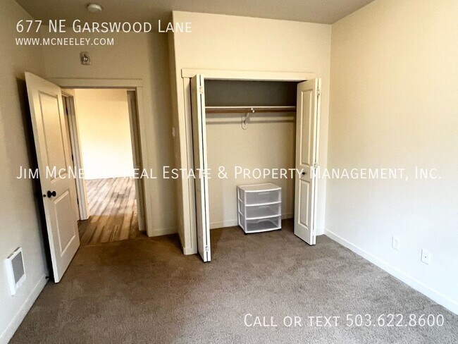 Building Photo - 677 NE Garswood Ln