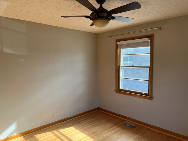 Building Photo - 2411 Chapman Dr