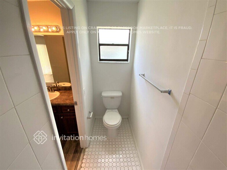 Building Photo - 9664 Carousel Cir S