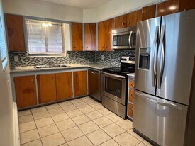 Building Photo - 973 W 300 N