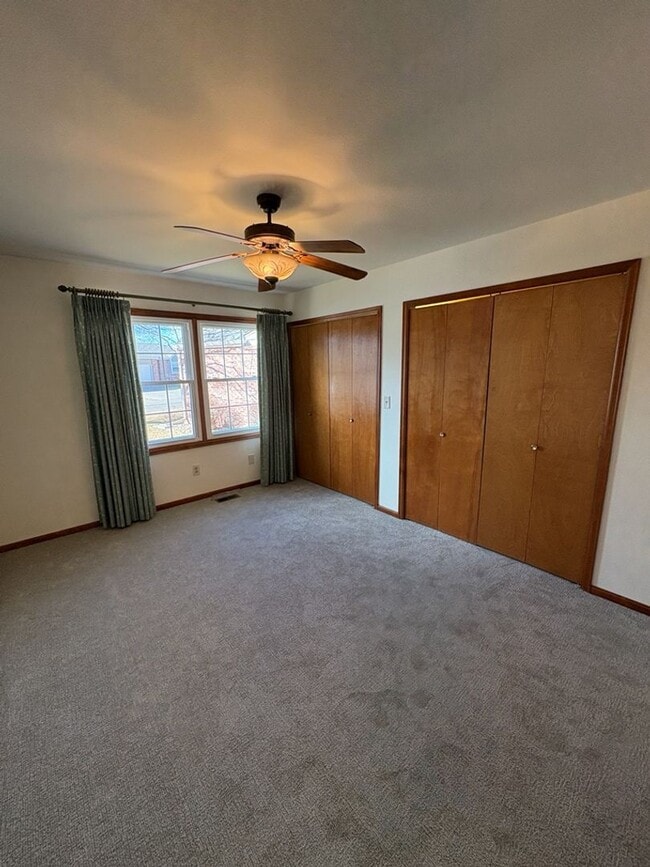 Building Photo - Updated 3BD/2BA with Garden Basement & Low Maintenance Living