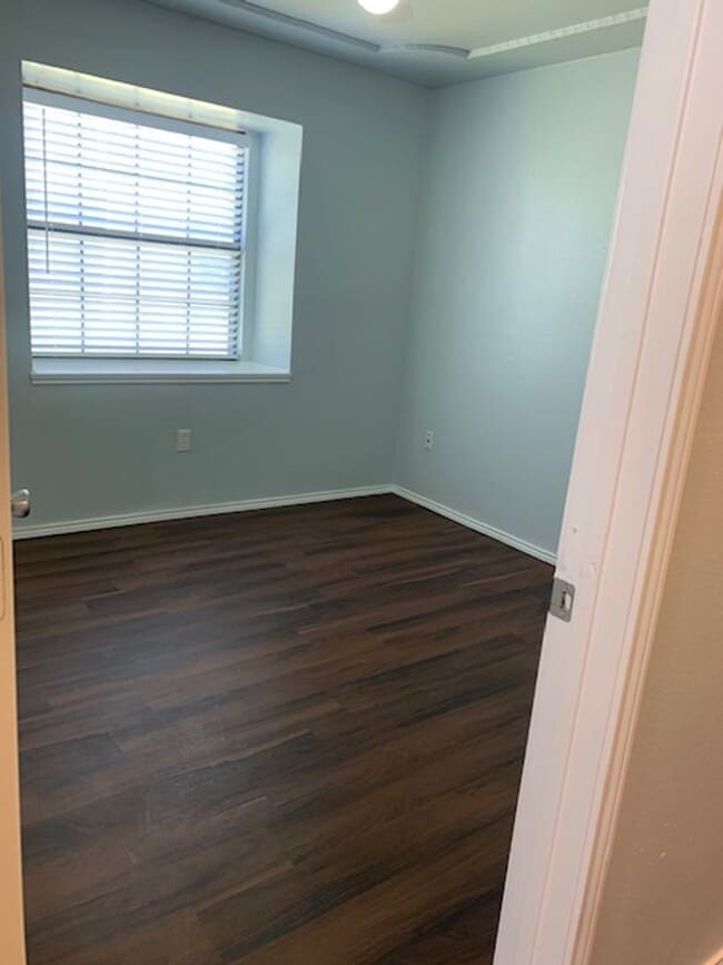 Building Photo - Big lot- Cute 2/1 duplex! Burleson