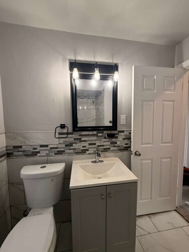 Building Photo - 9054 Grandville Ave