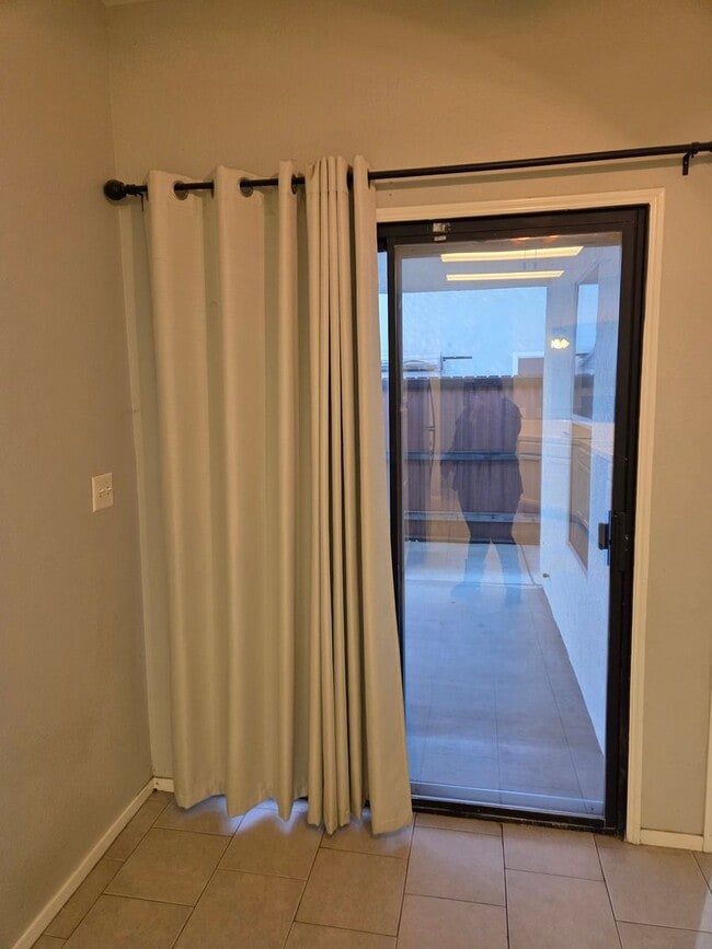 Building Photo - 1073 W Northstar Dr