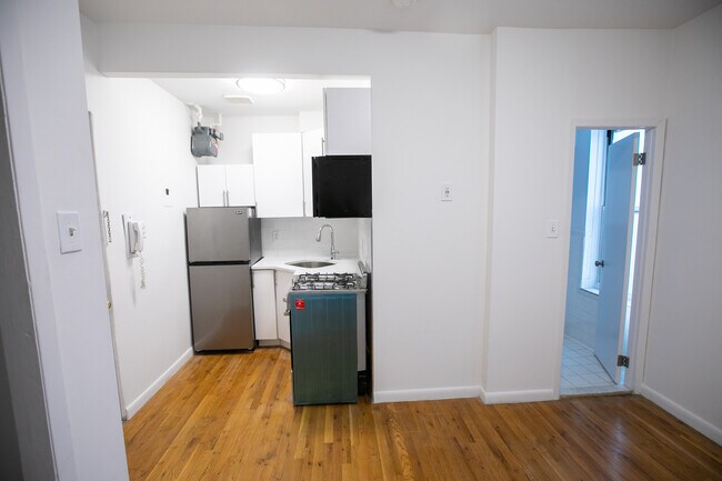 Interior Photo - 170-172 Spring Street