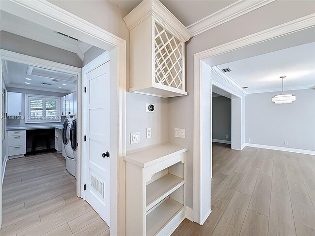 Building Photo - 2533 NE 21st Terrace