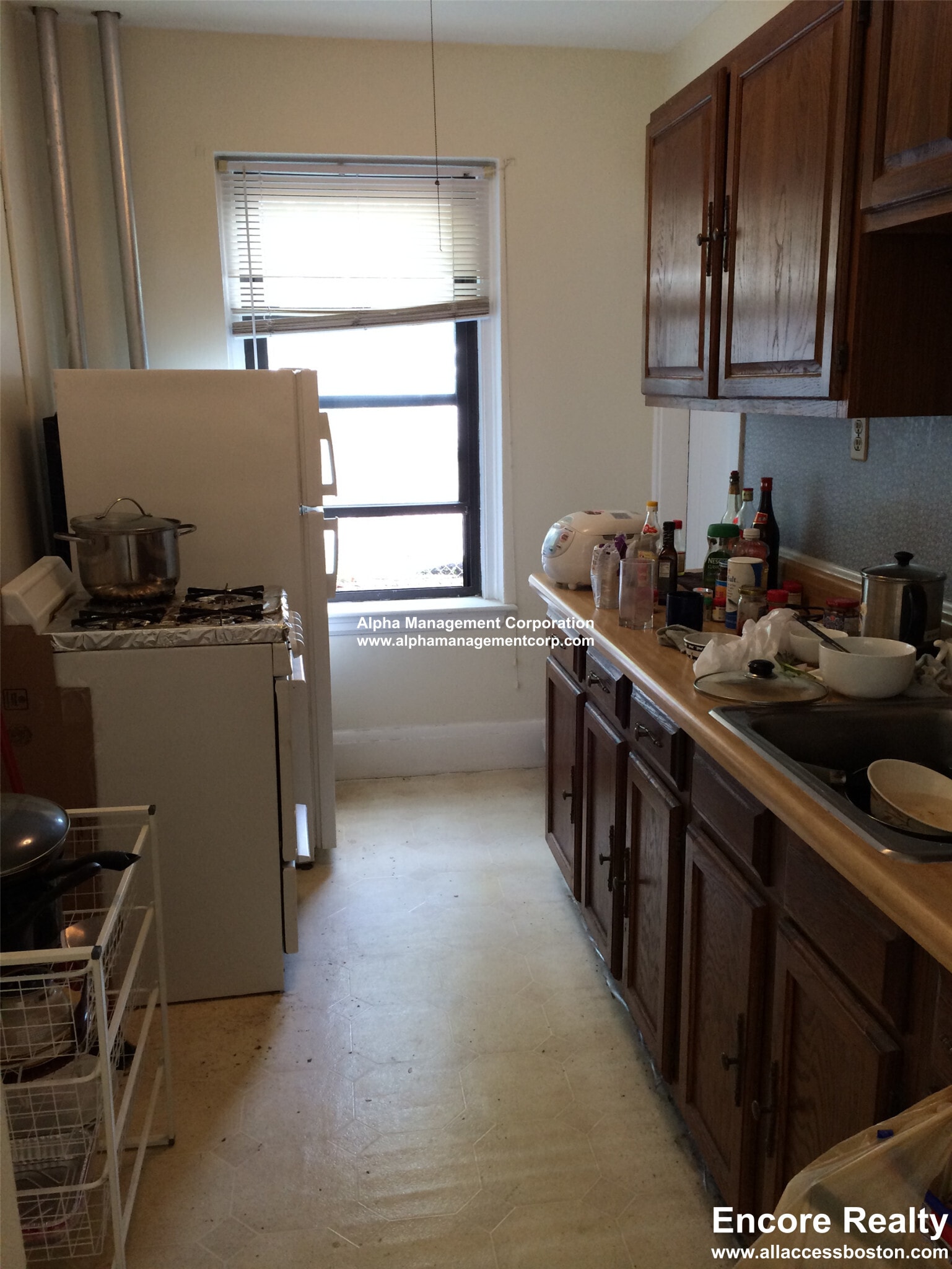 Building Photo - 349 Pleasant St