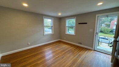 Building Photo - 8676 Oak Rd