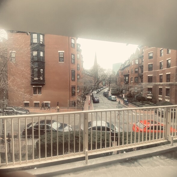 Building Photo - 145 Pinckney St