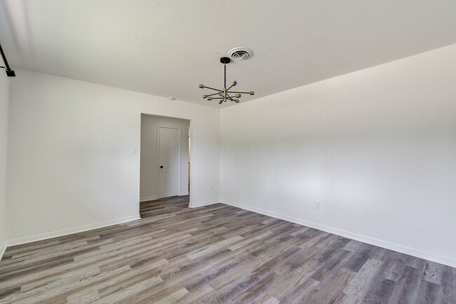 Building Photo - 1703 N Roberson St