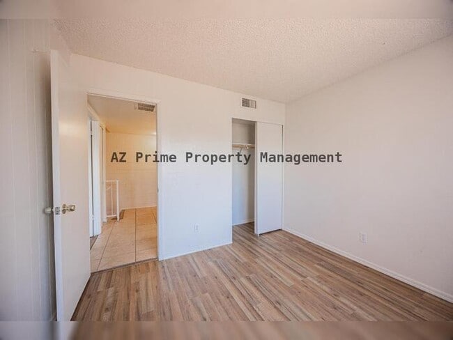 Building Photo - 5040 N 40th Ave
