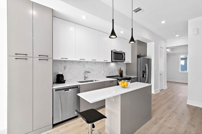 Building Photo - 1406 Valentine St